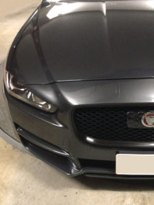 ヘッドライトとロワーバンパーのエアインテークの処理はシャープ。