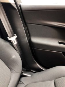 ドアパネルとBピラーの間の隙間。