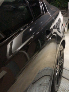 リアフェンダーの張り出し。