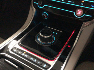 ダイナミックモードではアンビエントライト（後述）が赤に変わる。