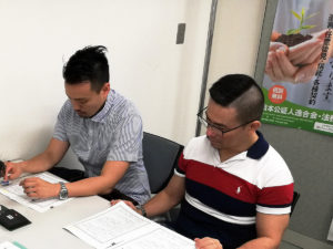 内容を公証人が読み上げ、確認する。