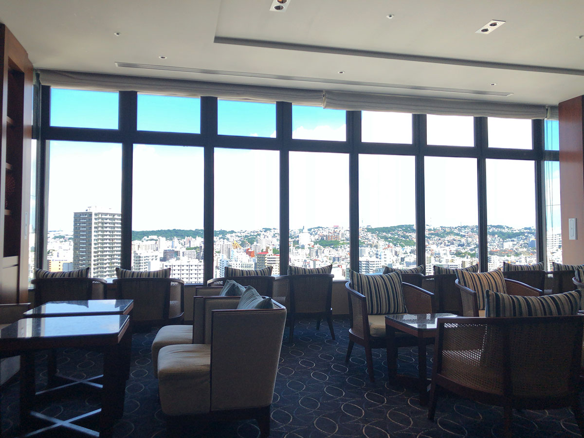 クラブフロアのレセプションカウンターから外を眺めたところ。