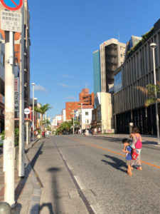 国際通り。人のいない歩行者天国が哀しい。