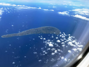 沖縄の島を眼下に眺めながら宮古島へ。