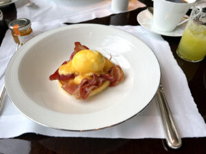 オリジナルレシピのエッグベネディクトが名物なのだとか。