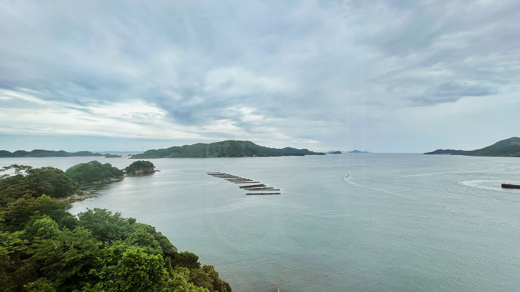 季節外れの台風2号接近の影響で、曇り。ざあざあ降りでないだけいいとしよう。