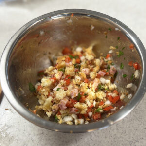 スタッフィングはこんな感じで、食感を残すためにあまり細かくしない。