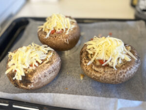 クッキングシートは後で白ワインを入れた時にも役立つ