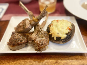 完成。今回はラムチョップのグリルの付け合わせとして。