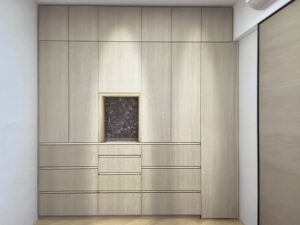 仕上がりイメージCG。中央がディスプレイスペースで、照明が入り、棚天板は強化ガラスになっている。