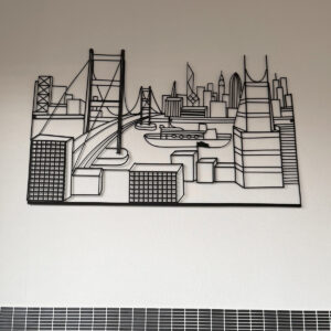 リビングにあるスティール製のワイヤーアート。