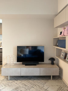 画面にぼんやりと映り込むノアノアの姿がおわかりいただけただろうか……。