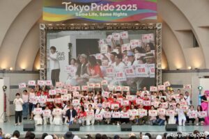 ステージ右端付近に我々がいる。