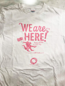 Tシャツはこんな図案。他にピンク地、赤地があった。