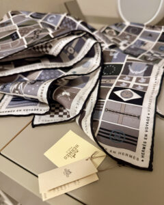 エルメスのカレ。