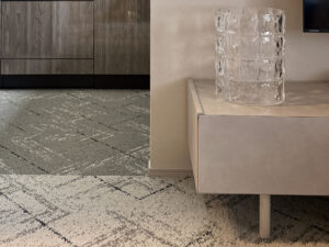 我が家のカラースキームの基本。壁は真っ白でなくデフォルトで淡いベージュ、光によっては濃く見える。