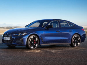 M440i xDriveグランクーペ。全体的なラインは流麗と言っていいと思う。