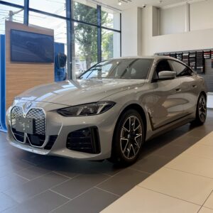 i4。最初考えた明るめのグレー。