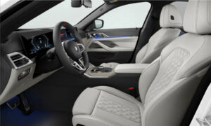 フル・レザー・メリノシート。ヴァーネスカ・レザーシートとはキルティングパターンも違う。