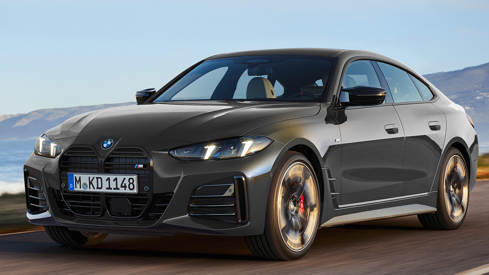 ドラバイト・グレーのM440i xDriveグランクーペ。オフィシャルフォトを基に画像加工して再現を試みた。