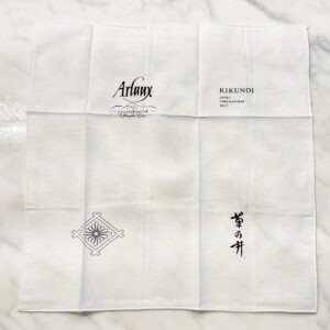 Arlauxと菊乃井の名が入った手ぬぐい付き。