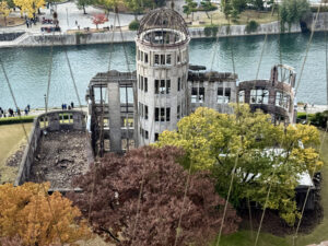 原爆ドーム。実物はやはり存在の重みが違う。