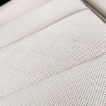 座面。画面右上の前端との隙間が空いているのは、サイサポートを引き出せる機構になっているため。