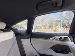 リアシートウィンドウを内側から見たところ。