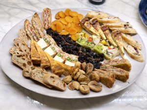 食べたい物を気分で買ってきてアソート。