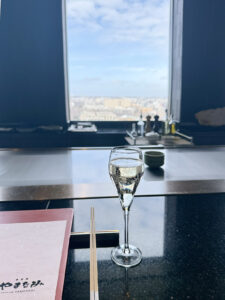 景色を眺めながらまずは乾杯。