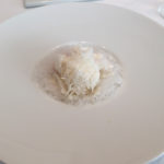 白いのは削ったカリフラワー。中にはハタが仕込まれている。