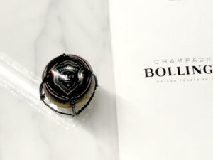 ミュズレは深い赤紫色。