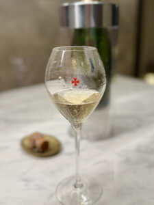 グラスもこのシャンパーニュの個性をきちんと引き出している。