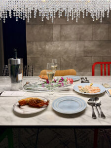 ロブスターのテルミドールと越前蟹を用意。