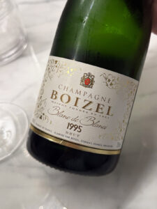 クラシックなデザインが年代を感じさせる。